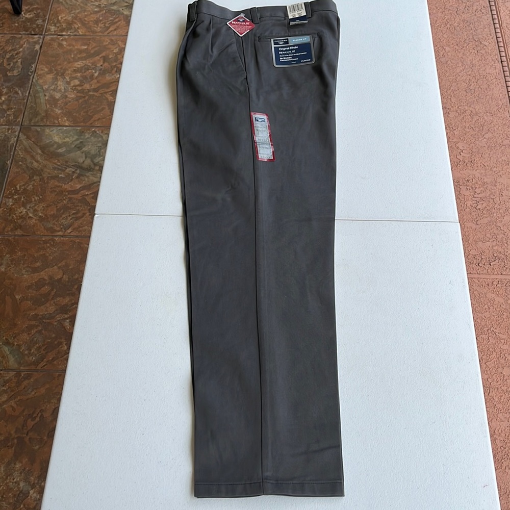 Dockers original khaki classic fit